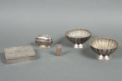 Lot including a RONSON table lighter, a silver...