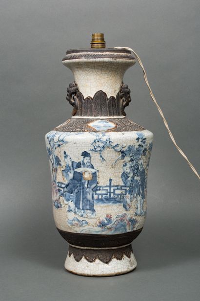 Chine
Vase balustre en porcelaine de Nankin...