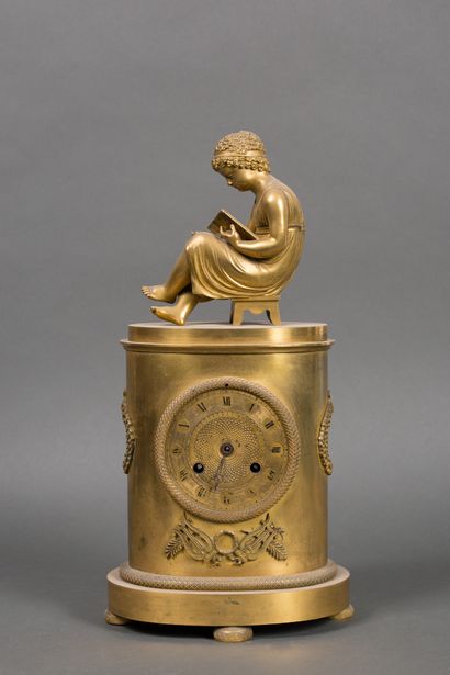 Pendule borne en bronze doré à décor de lyres...