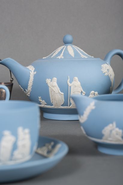 null WEDGWOOD 
Tea service in blue cookie with characters dressed in the antique...