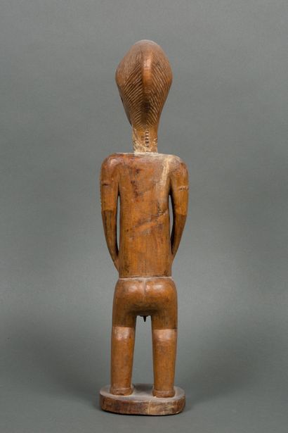 null Statue masculine Baoule, Côte d’Ivoire
Bois à patine brun clair 
H. 46 cm
Restaurations...
