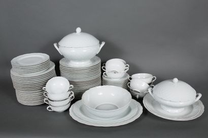 LIMOGES 
White porcelain service with borders...