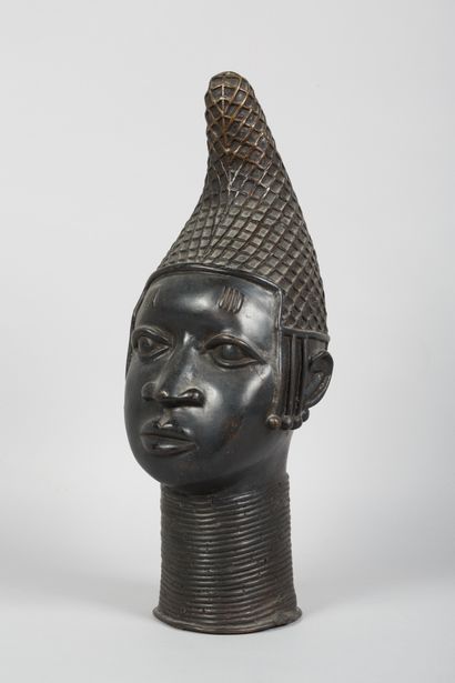 Africa
Head in bronze with black patina in...