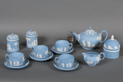 WEDGWOOD 
Tea service in blue cookie with...