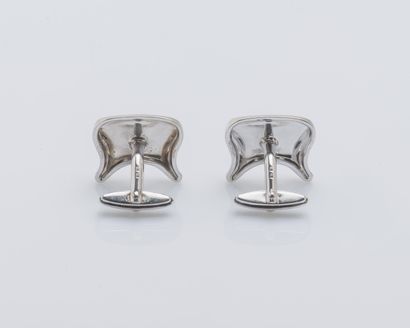 null Pair of silver cufflinks (835 thousandths) textured and smooth in the form of...