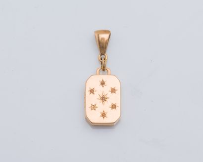 null 18K yellow gold (750 ‰) souvenir pendant of rectangular shape with cut sides,...
