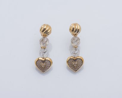 null Pair of earrings drawing a fall of 18K yellow gold (750 ‰) and rock crystal...