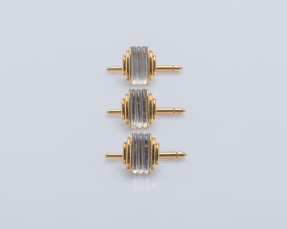 BOUCHERON Trois boutons de plastron «Dandy» en or jaune 18 carats (750 ‰) à motifs...