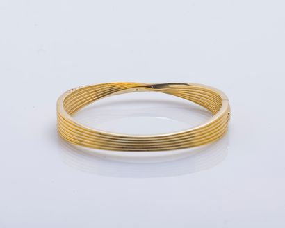 TTF Bracelet jonc plat ouvrant en or jaune 18 carats (750 ‰) orné de fins godrons...