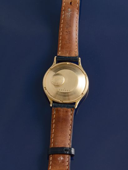 JAEGER -LeCOULTRE 1950s
Futurematic watch, the case in 18K yellow gold (750 ‰), the...