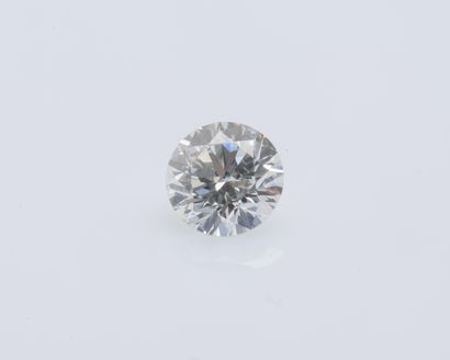 null Un diamant taillé en brillant sous pli pesant 1,09 carat.