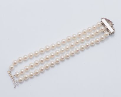 null Bracelet trois rangs de perles de culture chocker de 9 mm de diamètre environ,...