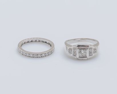 null An 18k white gold (750 ‰) tiered ring set with brilliant-cut diamonds and an...