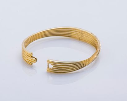 TTF Bracelet jonc plat ouvrant en or jaune 18 carats (750 ‰) orné de fins godrons...
