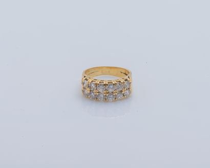 null 18K yellow gold (750 ‰) garter ring adorned with two lines of brilliant-cut...