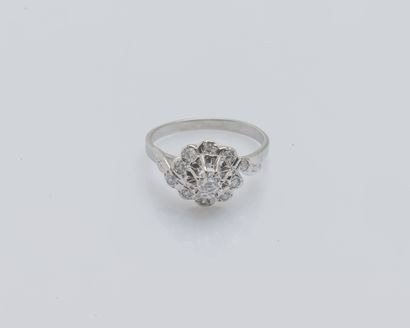 null Bague fleur en or gris 18 carats (750 ‰) sertie d’un diamant rond de 0,2 carat...