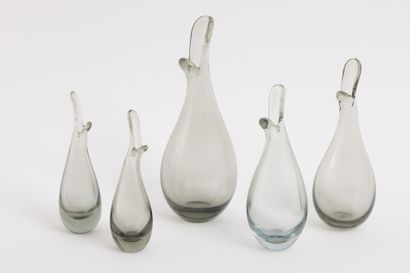 null Per LUTKEN (1916-1998), HOLMEGAARD Denmark
Set of four smoky gray vases. Signed....
