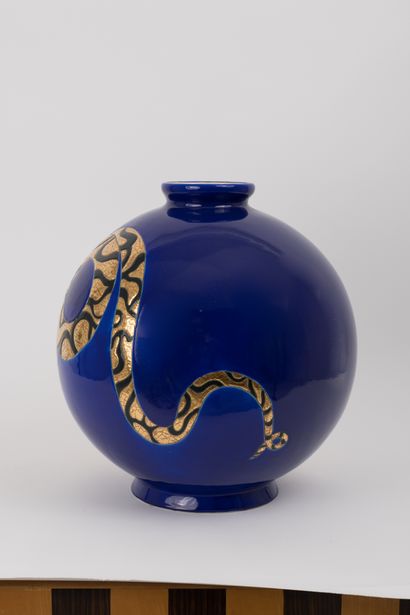 null Danillo CURETTI (1953 - 1993), Manufacture de LONGWY
Serpent" ball vase in polychrome...