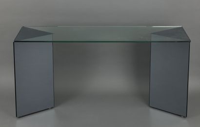 null Nanda VIGO (1936-2020), circa 1970
Glass-top console table on triangular, smoked-mirror...