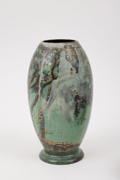 null IKORA WMF
Brassware set including a small vase, a box. 
H. 19 cm; D. 14 cm