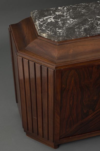 null Mahogany and mahogany and rosewood veneered sideboard opening with two leaves,...