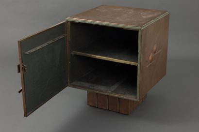 null Modernist cube-shaped piece of furniture in hammered copper, decorated on all...