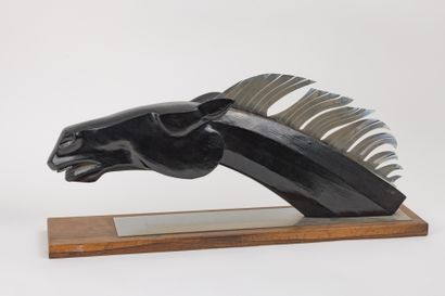 null Sculpture cheval en bois laqué noir, crinière en aluminium, socle en bois exotique....