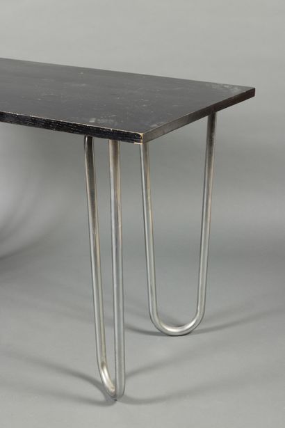 null Rectangular table in black lacquered wood, resting on tubular chromed steel...