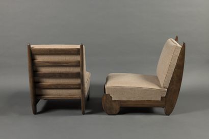 null Paul LASZLO (1900-1993) 
Pair of armchairs in stained sycamore. 
Mottled fabric...
