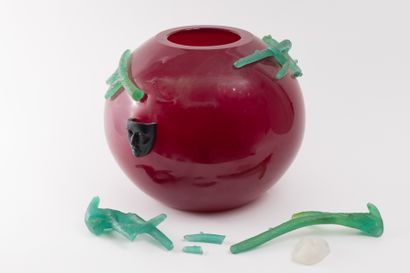 null Hilton Mac CONNICO (1943), DAUM France 
Vase boule en verre rouge "Phèdre" avec...