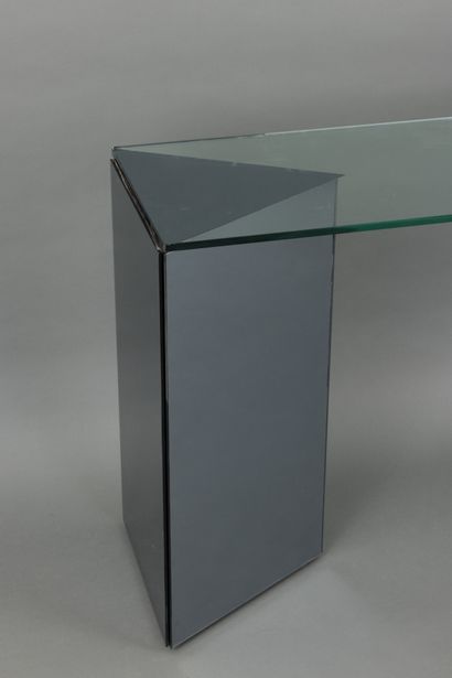 null Nanda VIGO (1936-2020), circa 1970
Glass-top console table on triangular, smoked-mirror...
