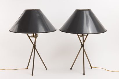 null Pair of tripod brass lamps with lampshade. 
Work of the 1950s. 
H. 40 cm