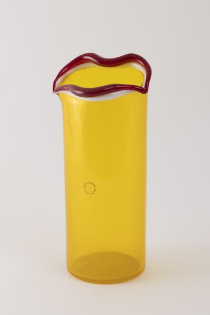 null Fulvio BIANCONI (1915-1996), pour VENINI 
Vase en verre soufflé jaune, le col...