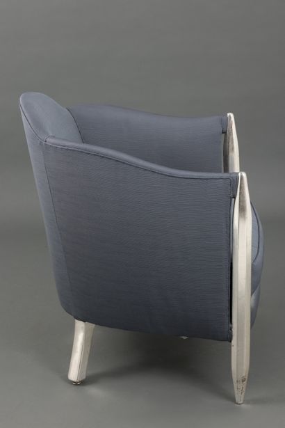 null Silver-lacquered wood armchair on tapered legs, saber-shaped back legs. Grey...