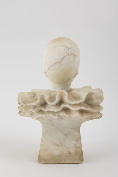 null Travail Italien, vers 1920
Pierrot 
Sculpture en marbre 
H. : 32 cm 
Accide...