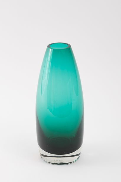 RIIHIMAEN LASI OY 
Vase en verre turquoise....