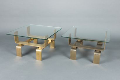 Paire de tables basses en bronze doré, plateau...