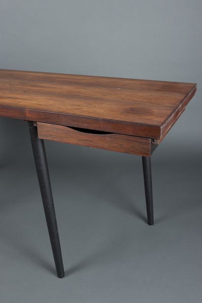 null Flat desk in rosewood veneer, opening with two small drawers in the waist and...