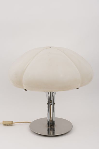 null Gae AULENTI (1927-2012) 
Lampe "Quadrifoglie", pied en métal chromé et abat-jour...