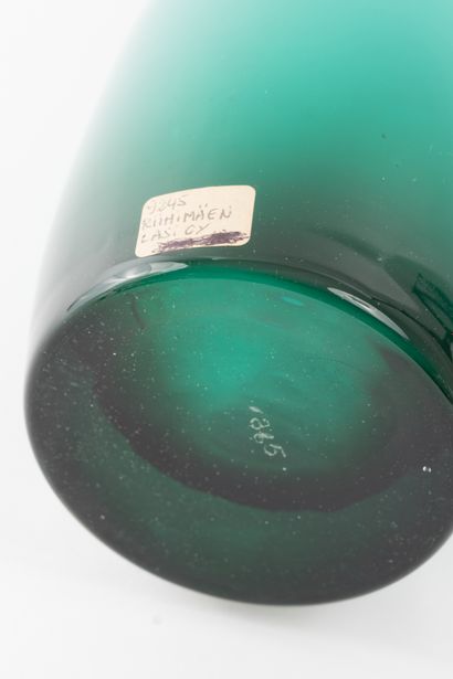 null RIIHIMAEN LASI OY 
Vase en verre turquoise. 
H. : 22 cm