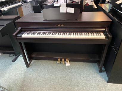 1 digital piano YAMAHA CLP735 brown matt...