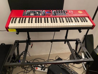 1 synthétiseur NORD ELECTRO 6D avec supoort...