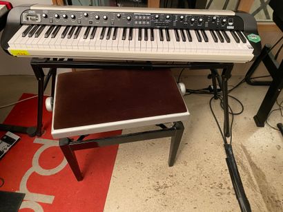 null 1 synthétiseur KORG SV-2S avec support 2 niveaux et tabouret