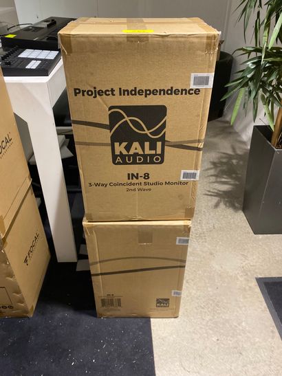 1 pair of KALI AUDIO IN-8 monitoring spe...