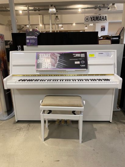 null 1 upright piano YAMAHA B1PHW bright white 109cm, serial number J39490669 
One...