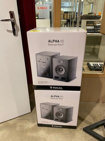 null 2 FOCAL Alpha 80 monitoring speakers
Nine