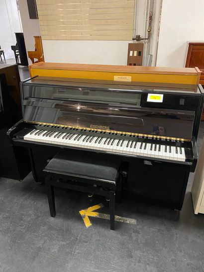 1 piano droit EISENBERG laqué noir, 102cm...