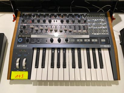 null 1 synthétiseur ARTURIA Minibrute 2