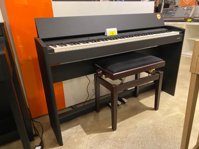 1 piano droit numérique ROLAND F707 noir...