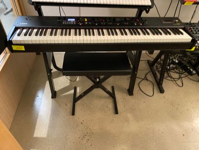 null 1 clavier numérique YAMAHA CP88 avec support 2 niveaux et tabouret